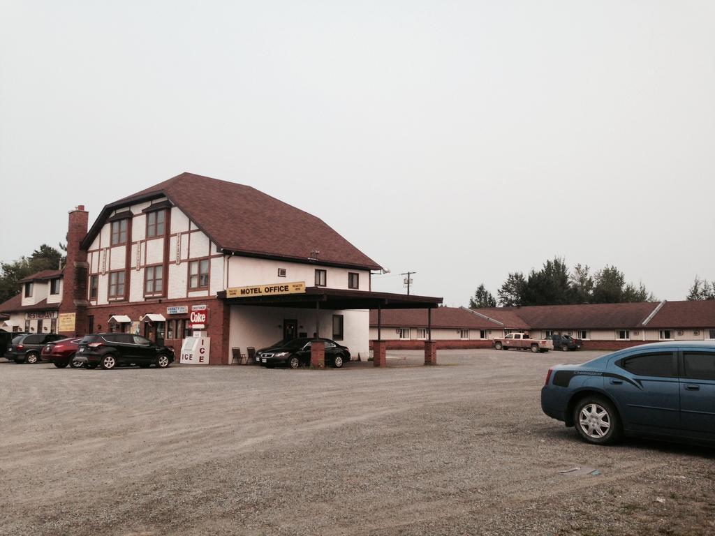 Englehart Motel Extérieur photo